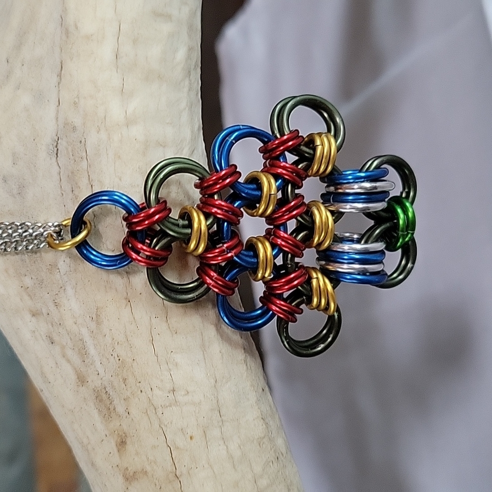 Hohoho, Merry Christmas, chainmaille Christmas Tree pendant